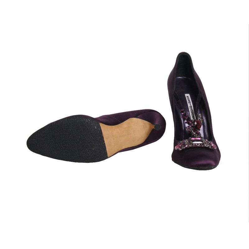 Salto-Manolo-Blahnik-Cetim-Roxo-Pedrarias