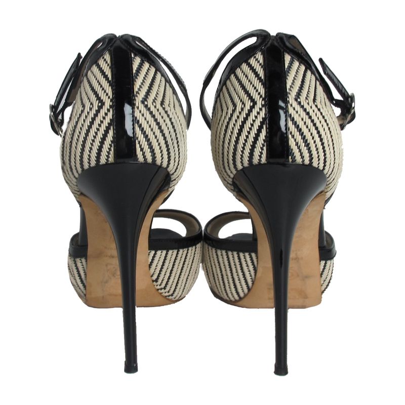Sandalia-Alexander-McQueen-Tribal