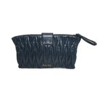 Clutch-Miu-Miu-Matelasse-Azul-Petroleo