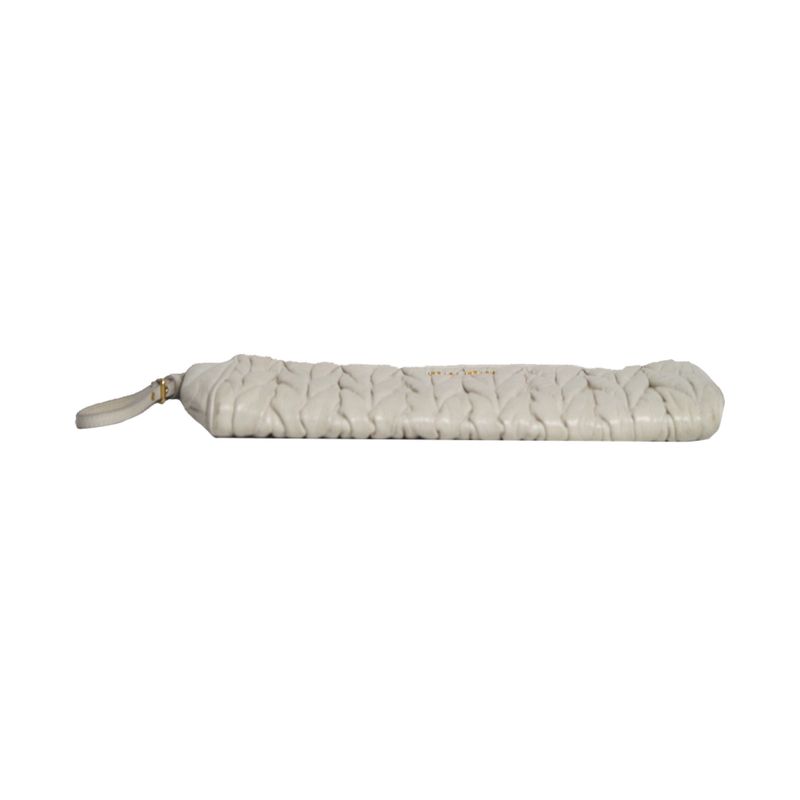 Clutch-Miu-Miu-Matelasse-Leather-Wristlet-Off-White