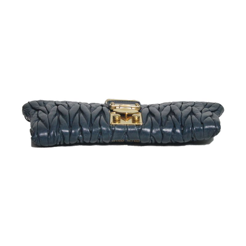 Clutch-Miu-Miu-Matelasse-Azul-Petroleo