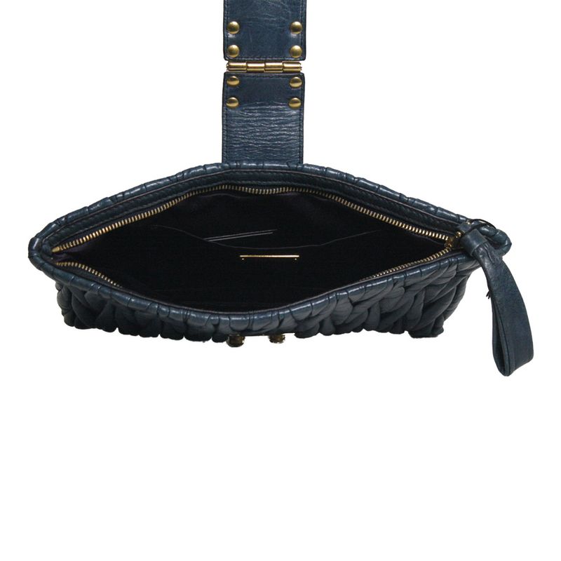 Clutch-Miu-Miu-Matelasse-Azul-Petroleo