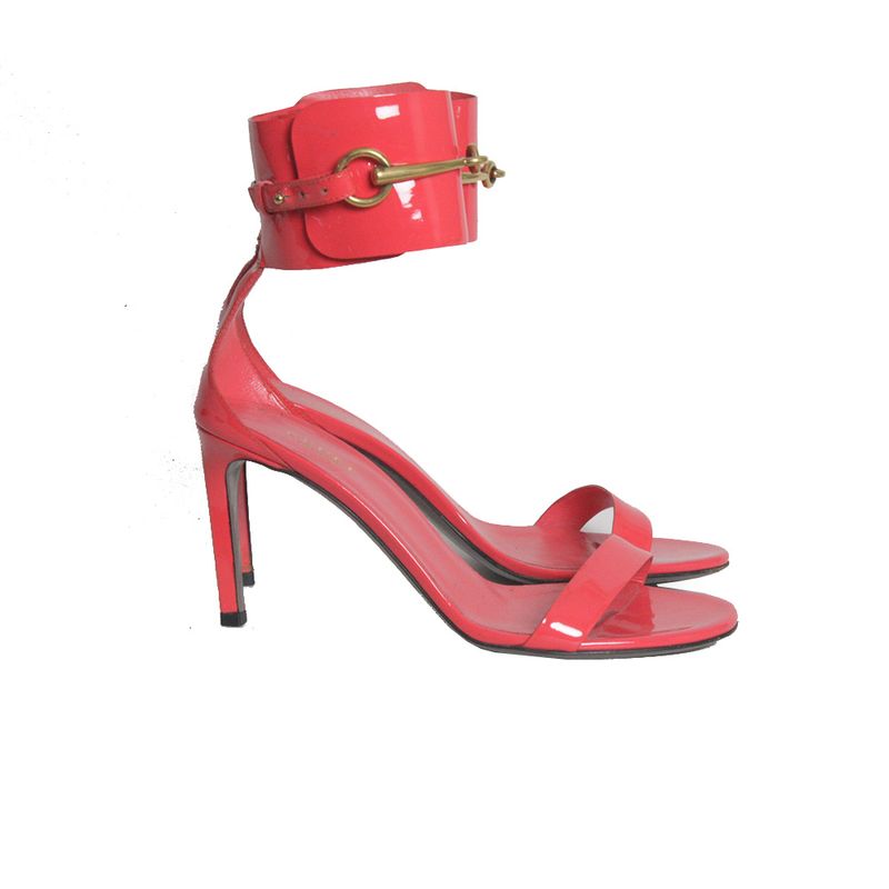 Sandalia-Gucci-verniz-coral