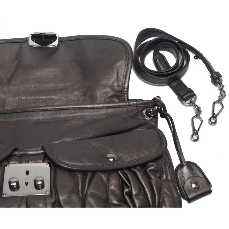 Bolsa-Miu-Miu-Coffer-Leather-Chumbo