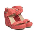 Plataforma-Anabela-Stuart-Weitzman-Coral