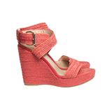 Plataforma-Anabela-Stuart-Weitzman-Coral-2
