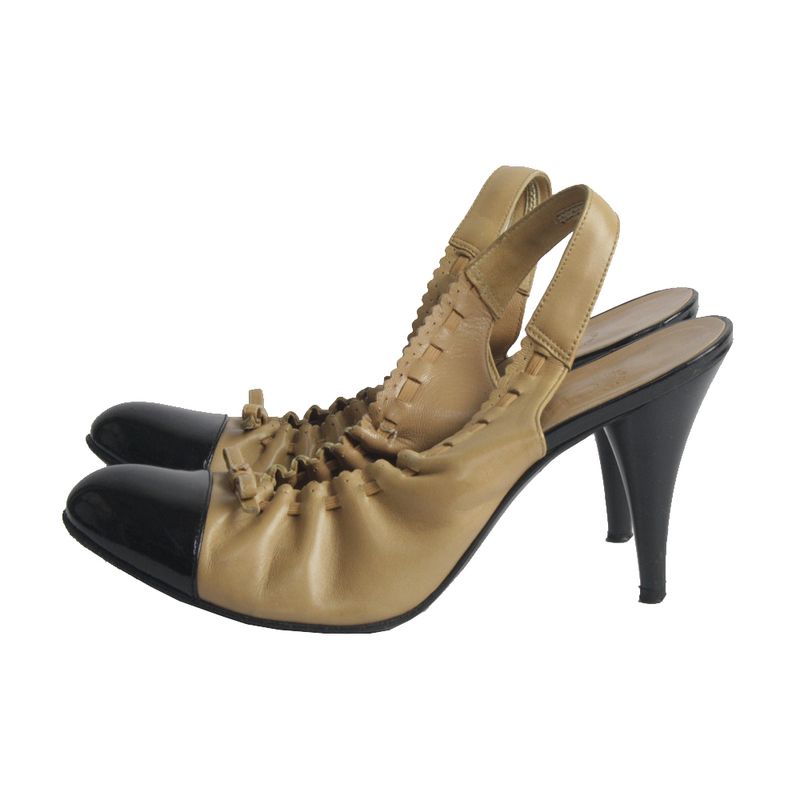Sapato-de-Salto-Chanel-Couro-Bege-e-Preto