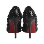 Scarpin-Christian-Louboutin-Pigalle-Spikes-Verniz-Preto