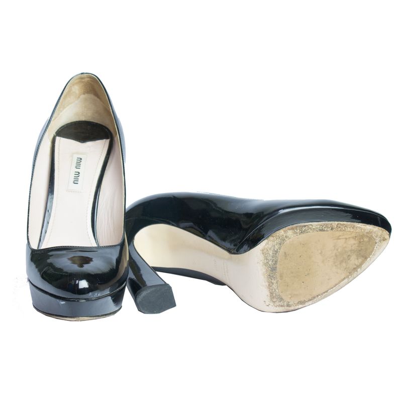Pump-Miu-Miu-Verniz-Preto
