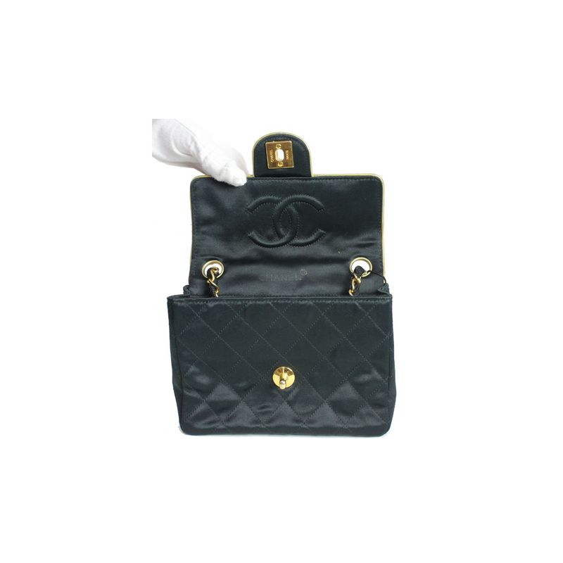 Bolsa-Chanel-Classic-Mini-Square-Preta-Seda