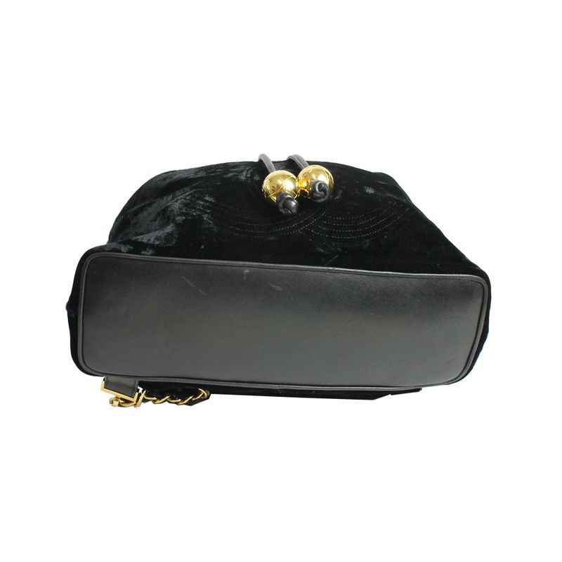 Mochila-Chanel-Vintage-Veludo-Preto