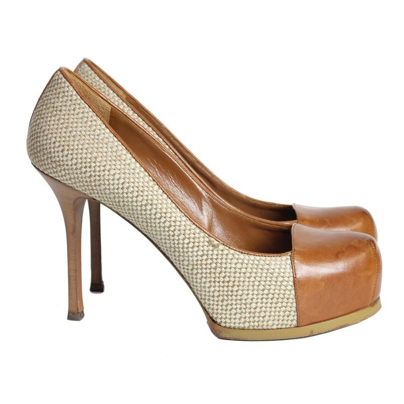 pump-saint-laurent-caramelo