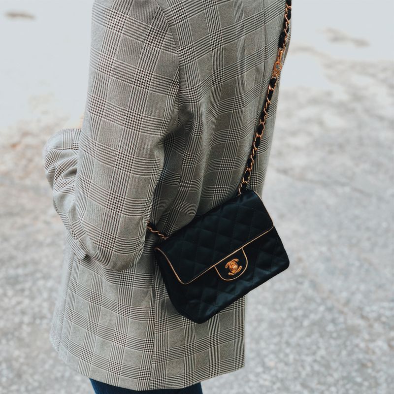 Bolsa-Chanel-Classic-Mini-Square-Preta-Seda