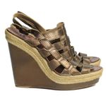 Anabela-Christian-Louboutin-Bronze-e-Palha