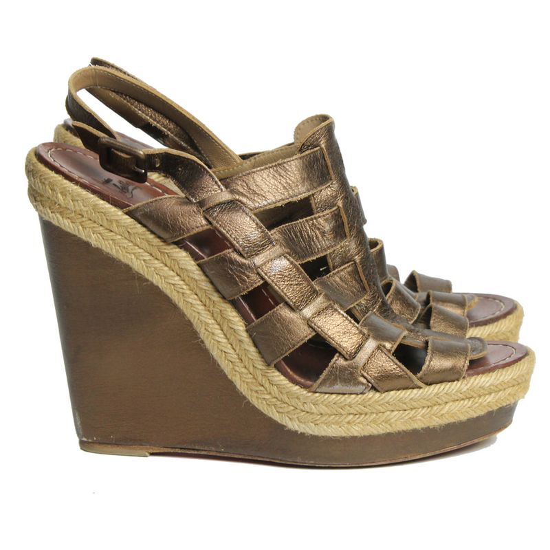 Anabela-Christian-Louboutin-Bronze-e-Palha