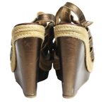 Anabela-Christian-Louboutin-Bronze-e-Palha
