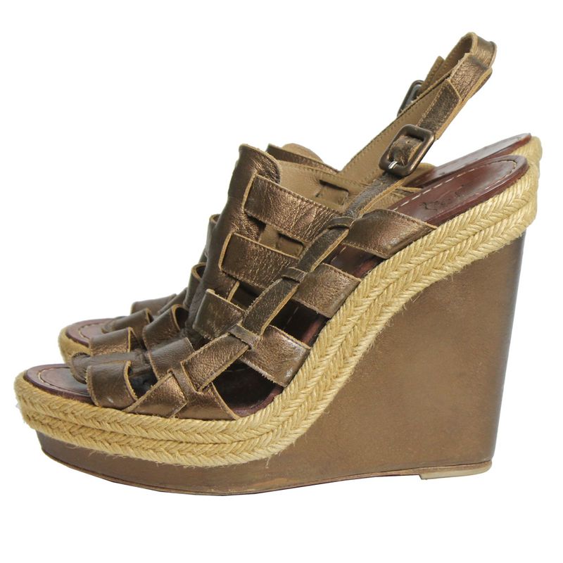 Anabela-Christian-Louboutin-Bronze-e-Palha