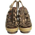 Anabela-Christian-Louboutin-Bronze-e-Palha
