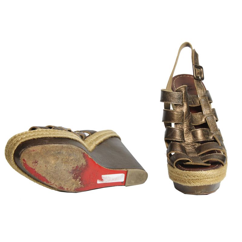 Anabela-Christian-Louboutin-Bronze-e-Palha