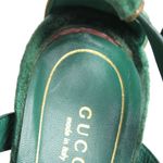 Sandalia-Gucci-Veludo-Verde-com-Detalhes-Dourados