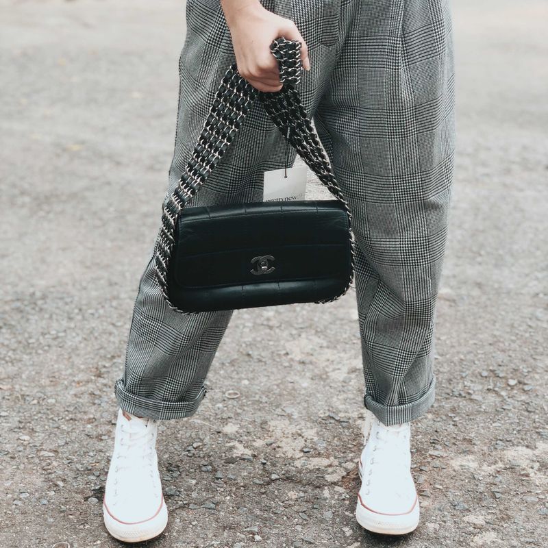 Bolsa-Chanel-Couro-Lambskin-Preta-Alca-Correntes-Chumbo