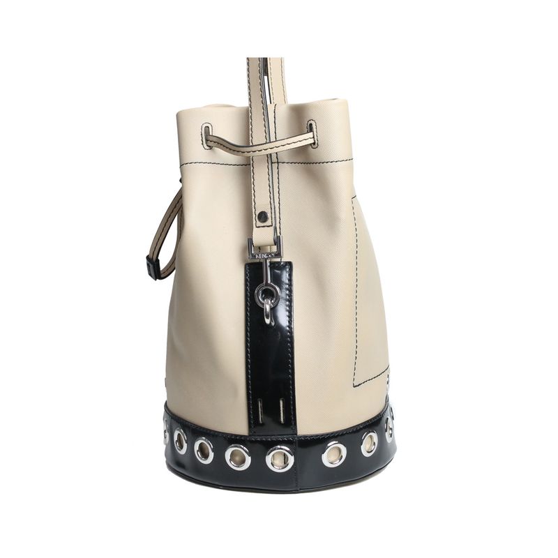 bolsa-kenzo-bucket-bege-e-preta-com-tachas