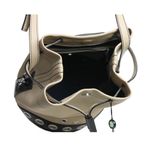 bolsa-kenzo-bucket-bege-e-preta-com-tachas