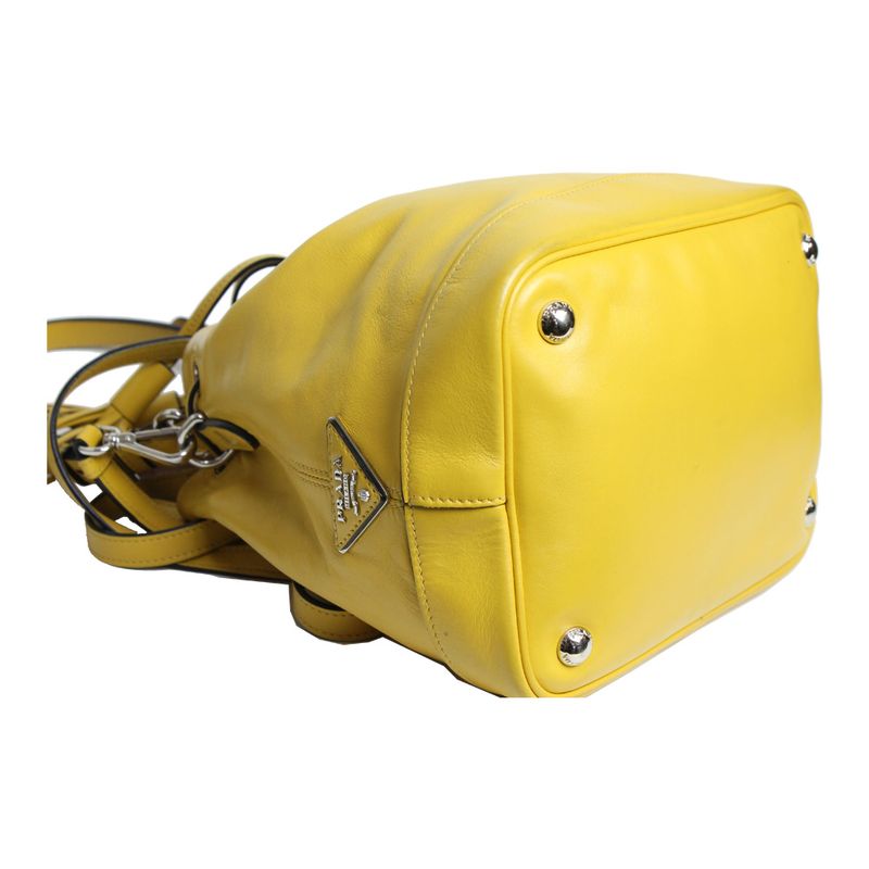 bolsa-prada-city-calf-bucket-amarelo