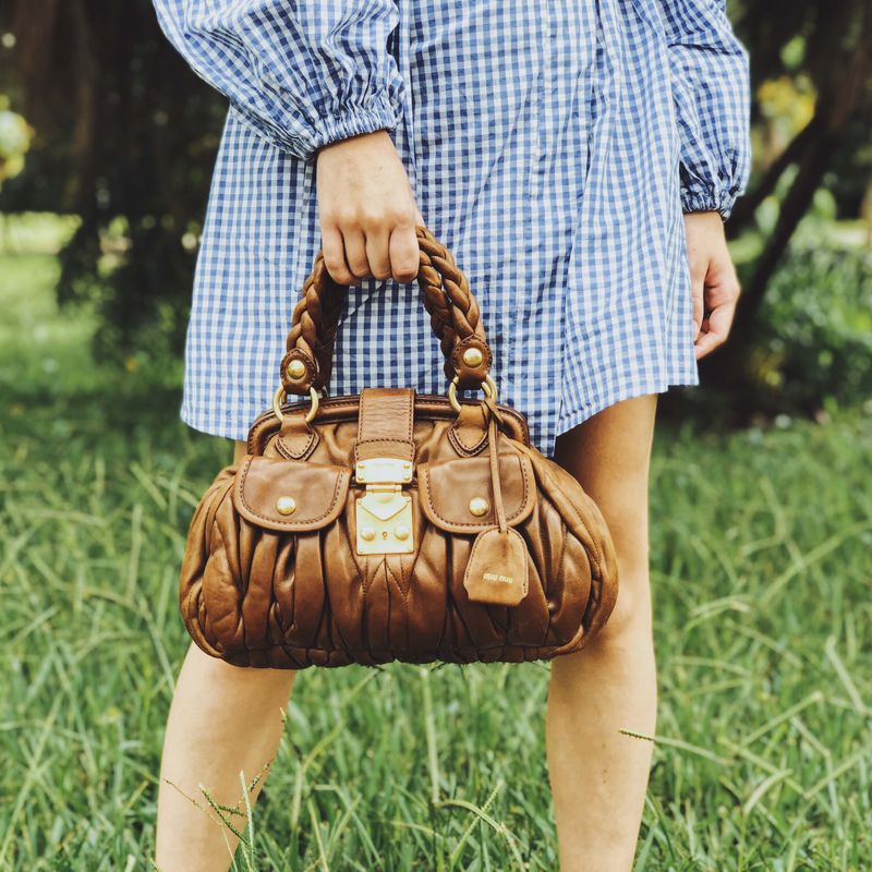 Bolsa-Miu-Miu-Coffer-Mini-Couro-Marrom