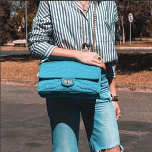 Bolsa Chanel Quilted Satin Reissue 226 Turquesa