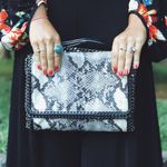 Bolsa-Stella-McCartney-Falabella-Shaggy-Flap-Bag-Python