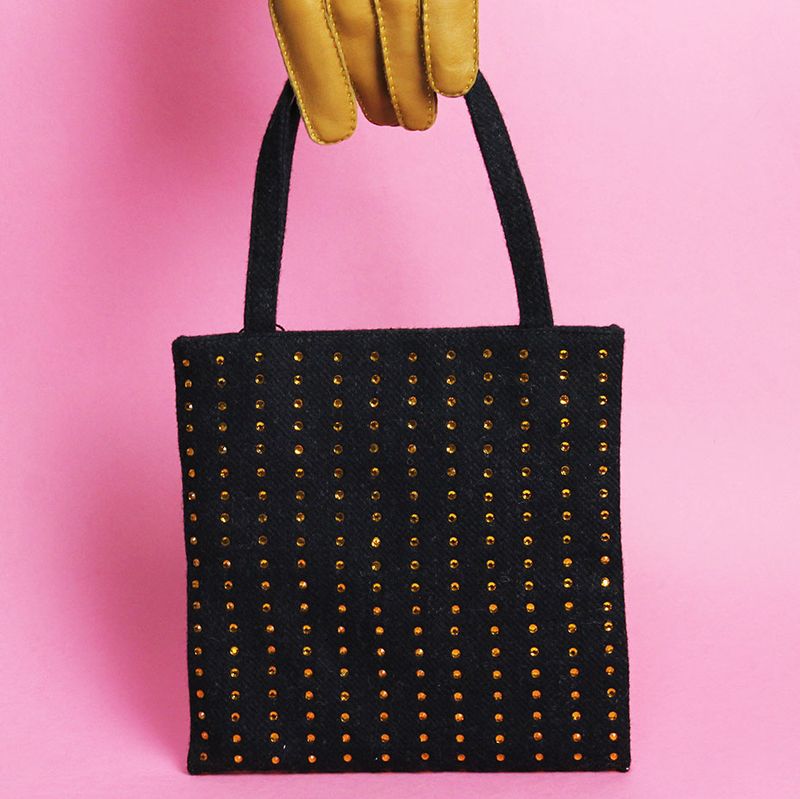 Mini-bolsa-miu-miu-preta-com-strass