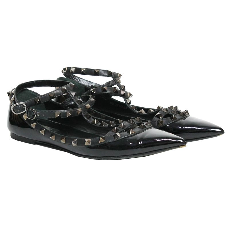 sapatilha-valentino-rockstud-bico-fino-verniz-preto