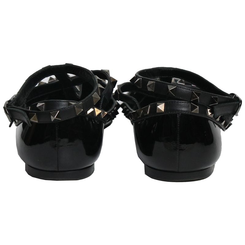 sapatilha-valentino-rockstud-bico-fino-verniz-preto