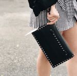 Clutch-Valentino-Rockstud-Couro-Preta