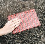 Clutch-Prada-Vermelha-Estampada