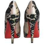 Pump-Christian-Louboutin-Lace