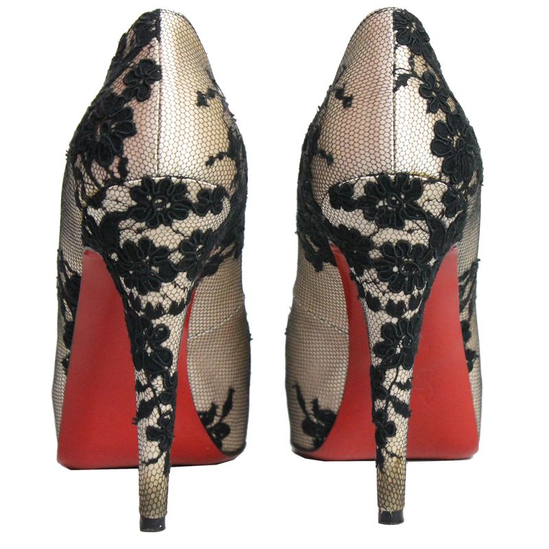 Pump-Christian-Louboutin-Lace