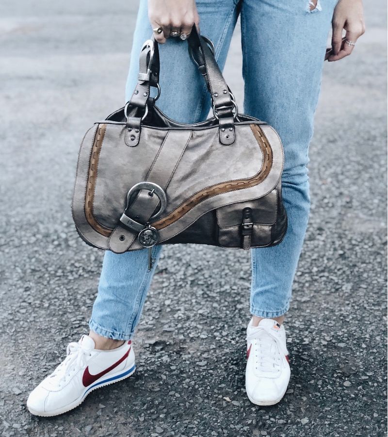 1770-Bolsa-Christian-Dior-Saddle-Chumbo-Verso