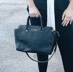 1791-Bolsa-Michael-Kors-Selma-Saffiano-Preto-Verso