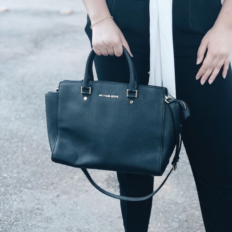 1791-Bolsa-Michael-Kors-Selma-Saffiano-Preto-Verso