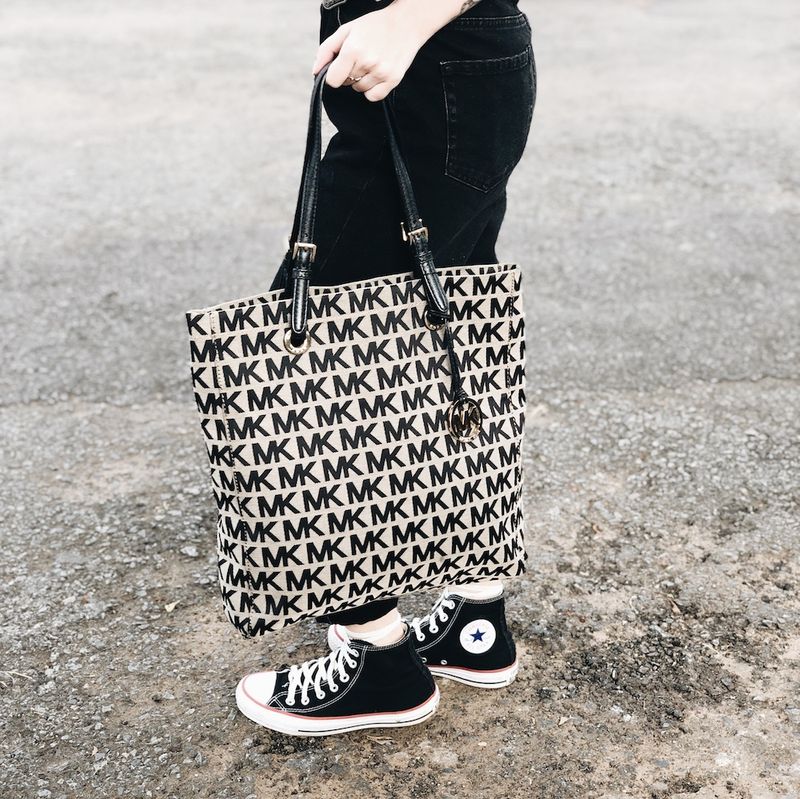 Bolsa-Michael-Kors-Jet-Set-Monograma
