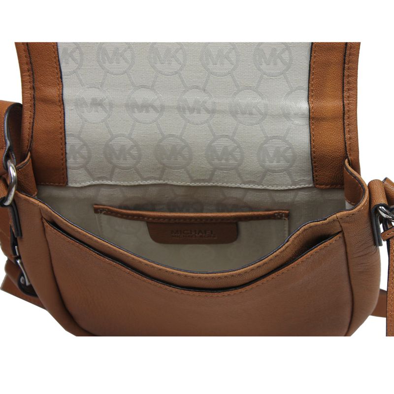 bolsa-michael-kors-flap-couro-caramelo