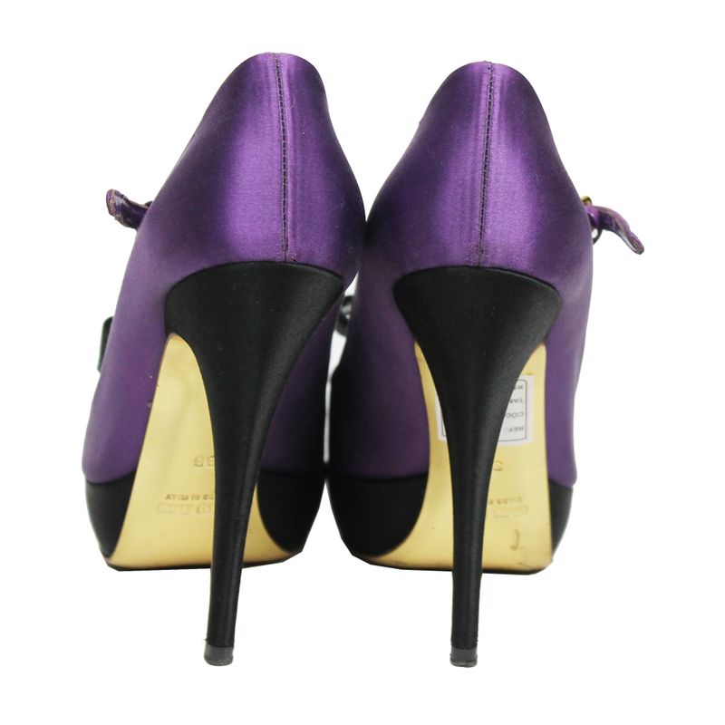 sandalia-peep-toe-miu-miu-laco-cetim-roxa