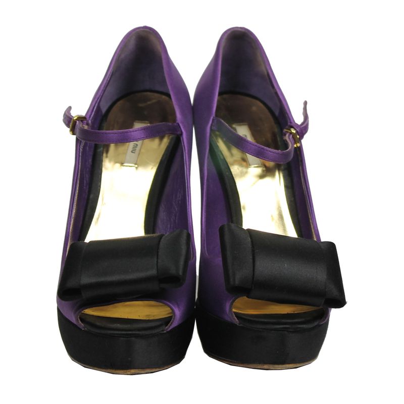sandalia-peep-toe-miu-miu-laco-cetim-roxa