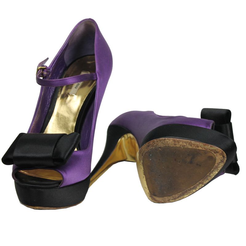 sandalia-peep-toe-miu-miu-laco-cetim-roxa