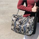 bolsa-valentino-rockstud-python-azul