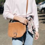 bolsa-michael-kors-flap-couro-caramelo