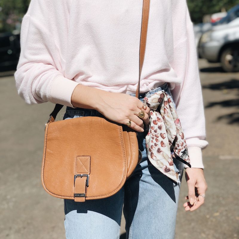 bolsa-michael-kors-flap-couro-caramelo