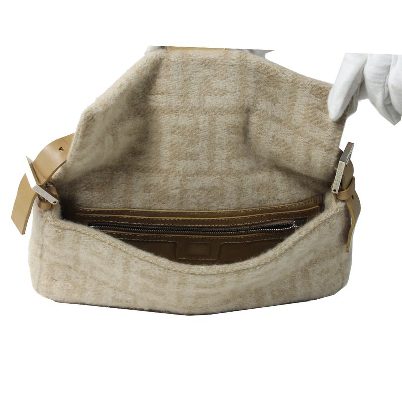 1828-bolsa-fendi-baguette-la-monograma-bege-7